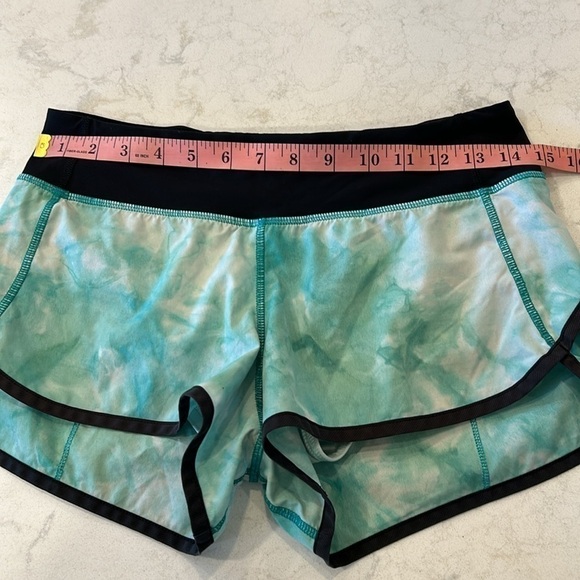 Lululemon Tracker Short II Turquoise Tie Dye Athletic Shorts Women’s Size 4 - Picture 13 of 16